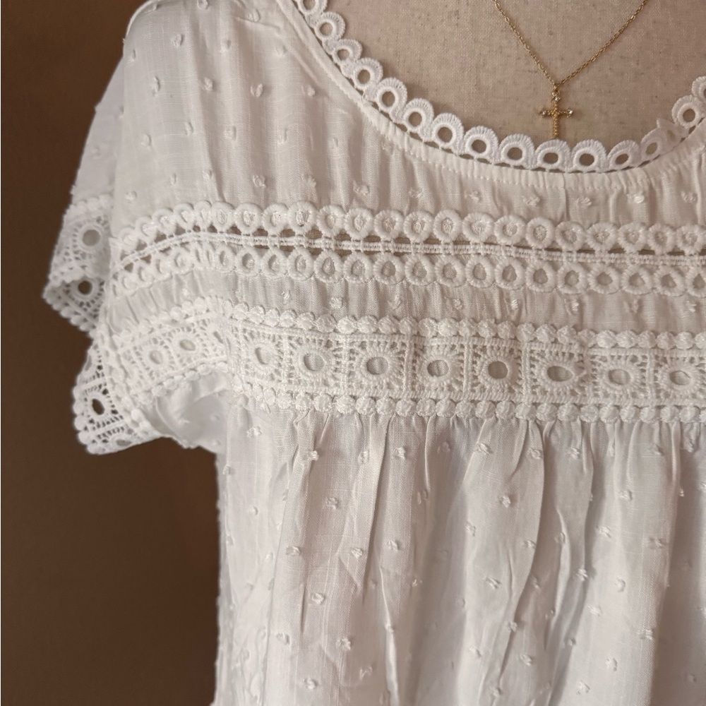 Gorgeous dot print peasant boho blouse with back button detail - Picture 8 of 8